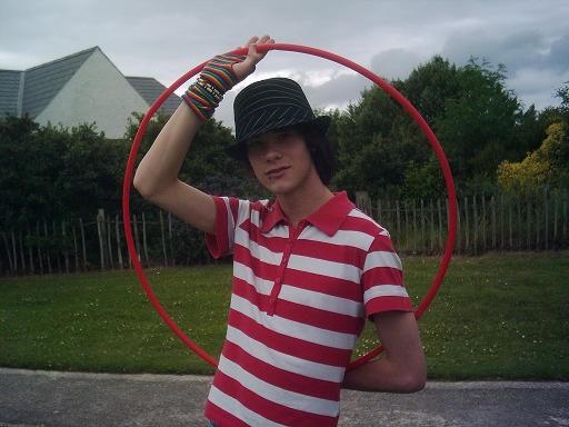 andyplayingwithhoop02.jpg